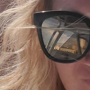 Meet your Posher, Molly